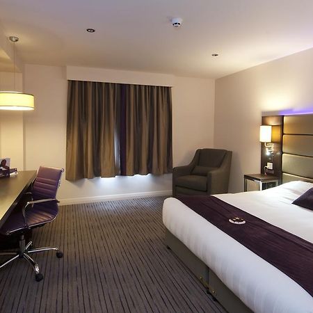 Premier Inn High Wycombe/Beaconsfield Exterior foto