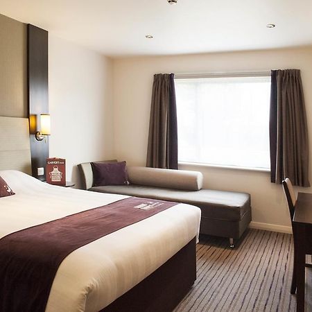Premier Inn High Wycombe/Beaconsfield Exterior foto