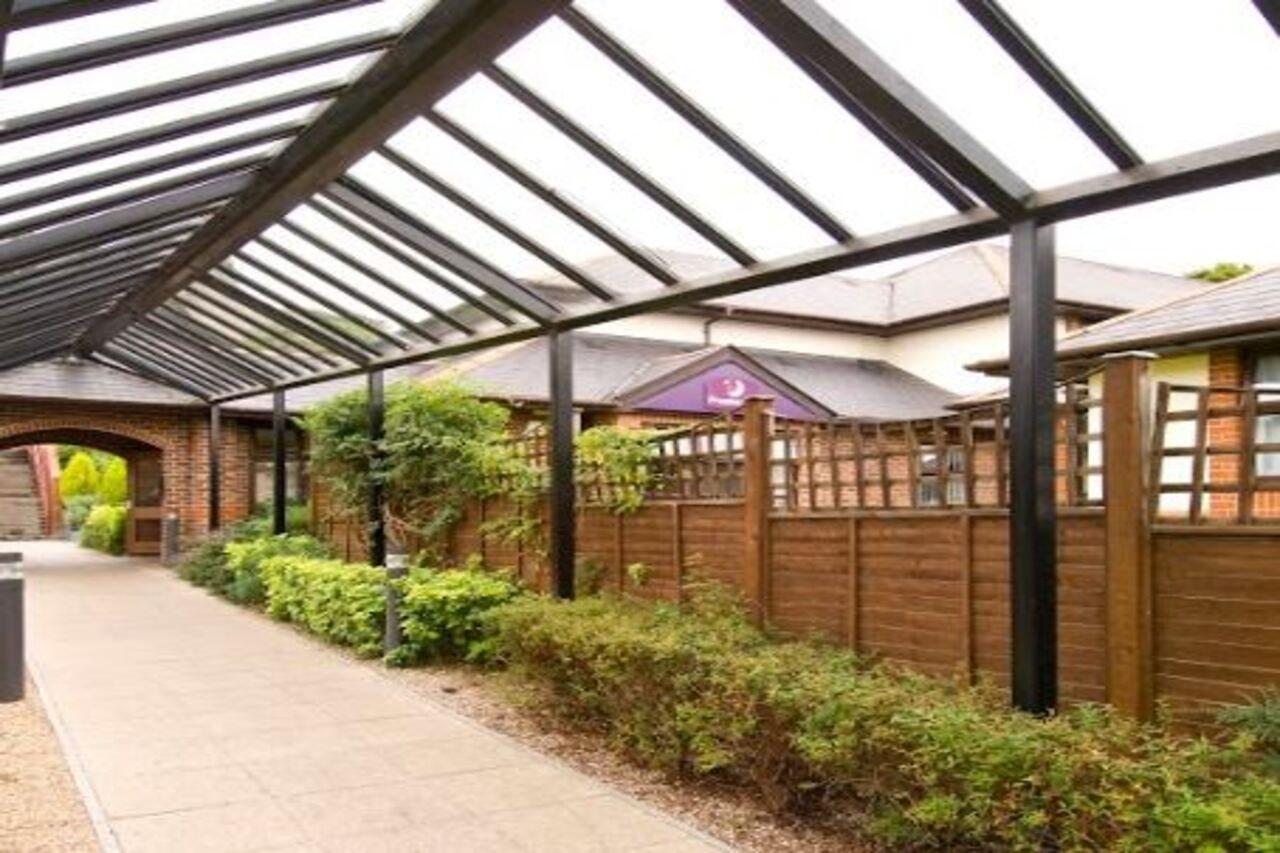 Premier Inn High Wycombe/Beaconsfield Exterior foto