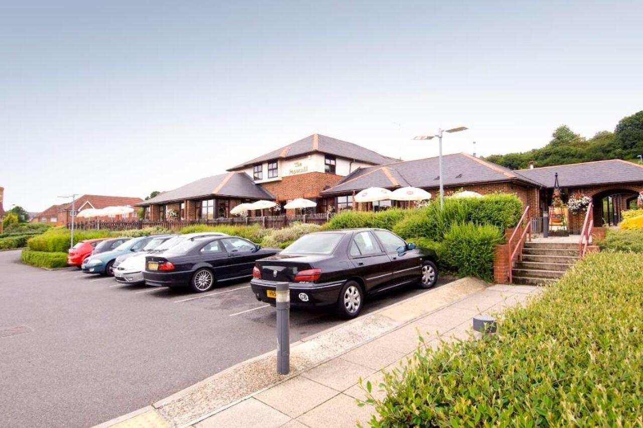 Premier Inn High Wycombe/Beaconsfield Exterior foto