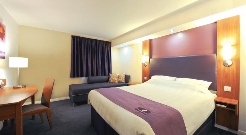 Premier Inn High Wycombe/Beaconsfield Exterior foto