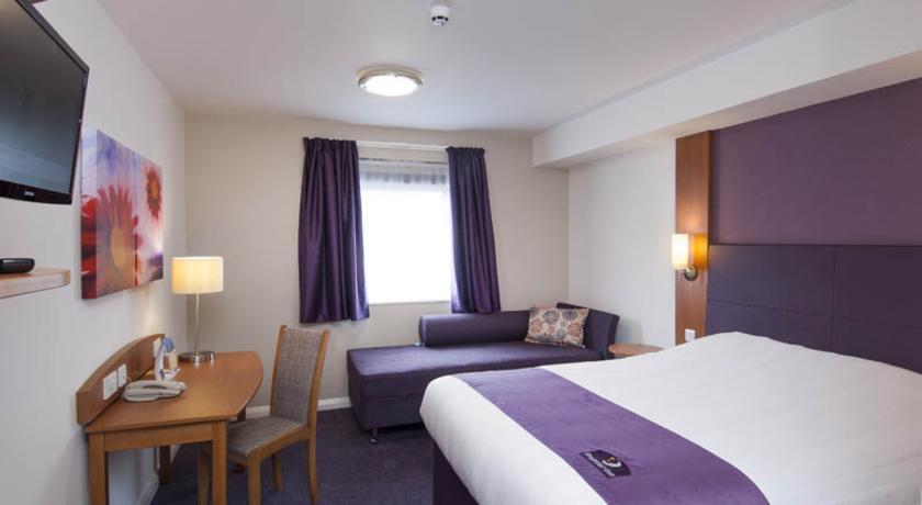 Premier Inn High Wycombe/Beaconsfield Exterior foto