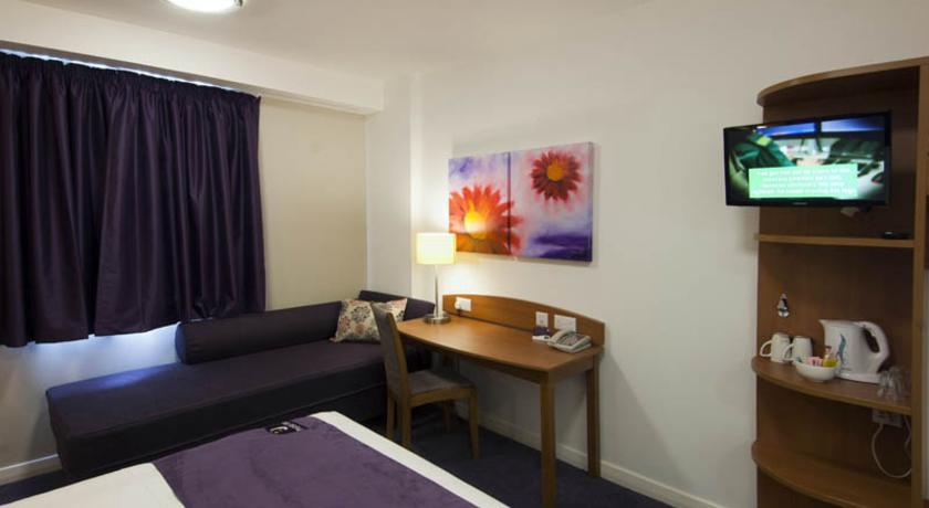 Premier Inn High Wycombe/Beaconsfield Exterior foto