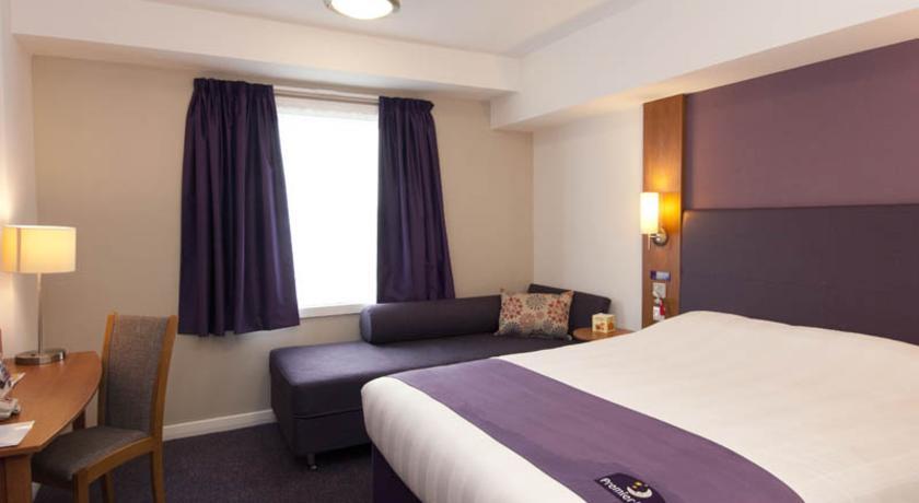 Premier Inn High Wycombe/Beaconsfield Exterior foto