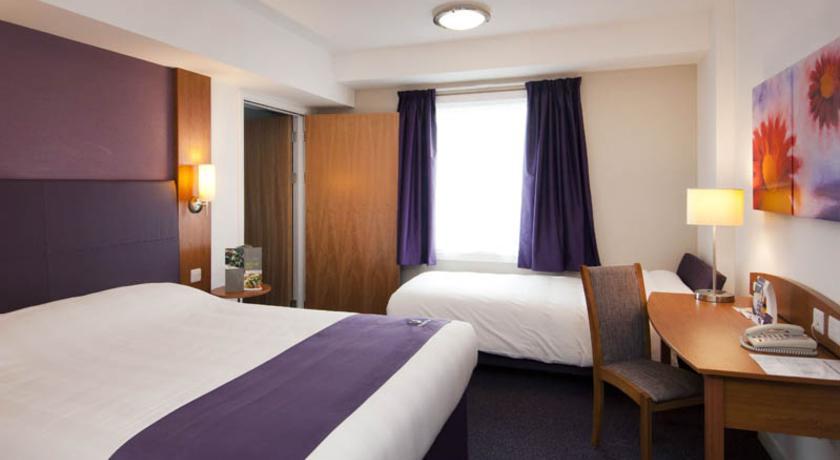 Premier Inn High Wycombe/Beaconsfield Exterior foto