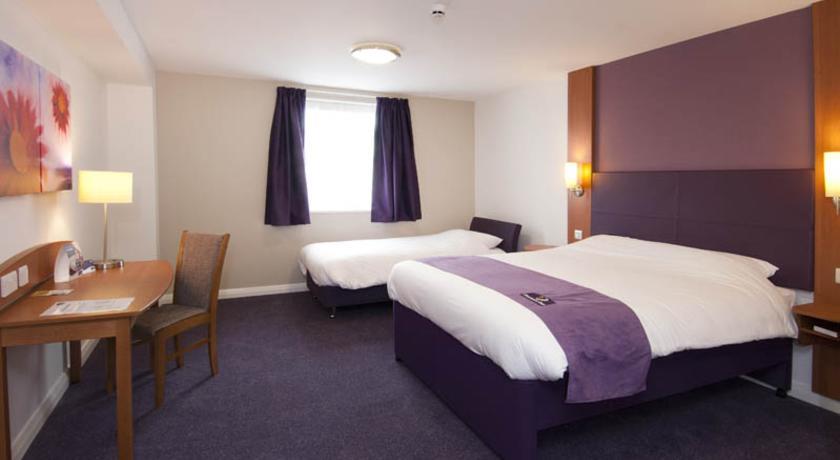 Premier Inn High Wycombe/Beaconsfield Exterior foto