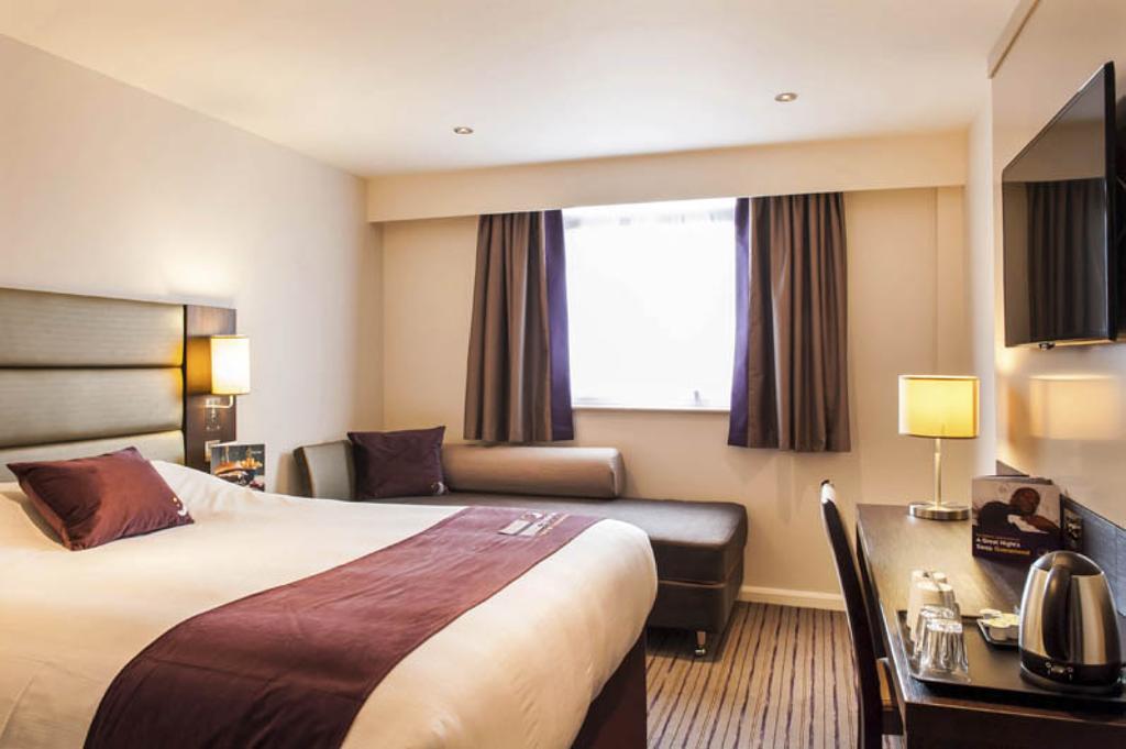 Premier Inn High Wycombe/Beaconsfield Exterior foto
