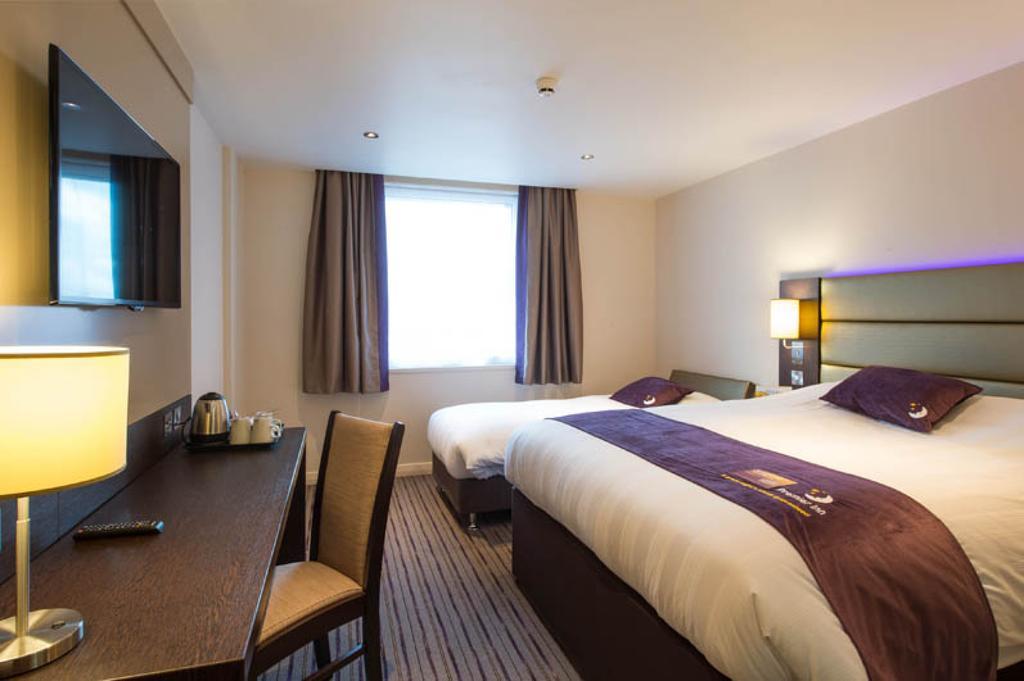 Premier Inn High Wycombe/Beaconsfield Exterior foto