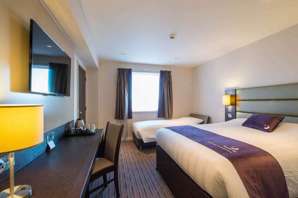 Premier Inn High Wycombe/Beaconsfield Exterior foto