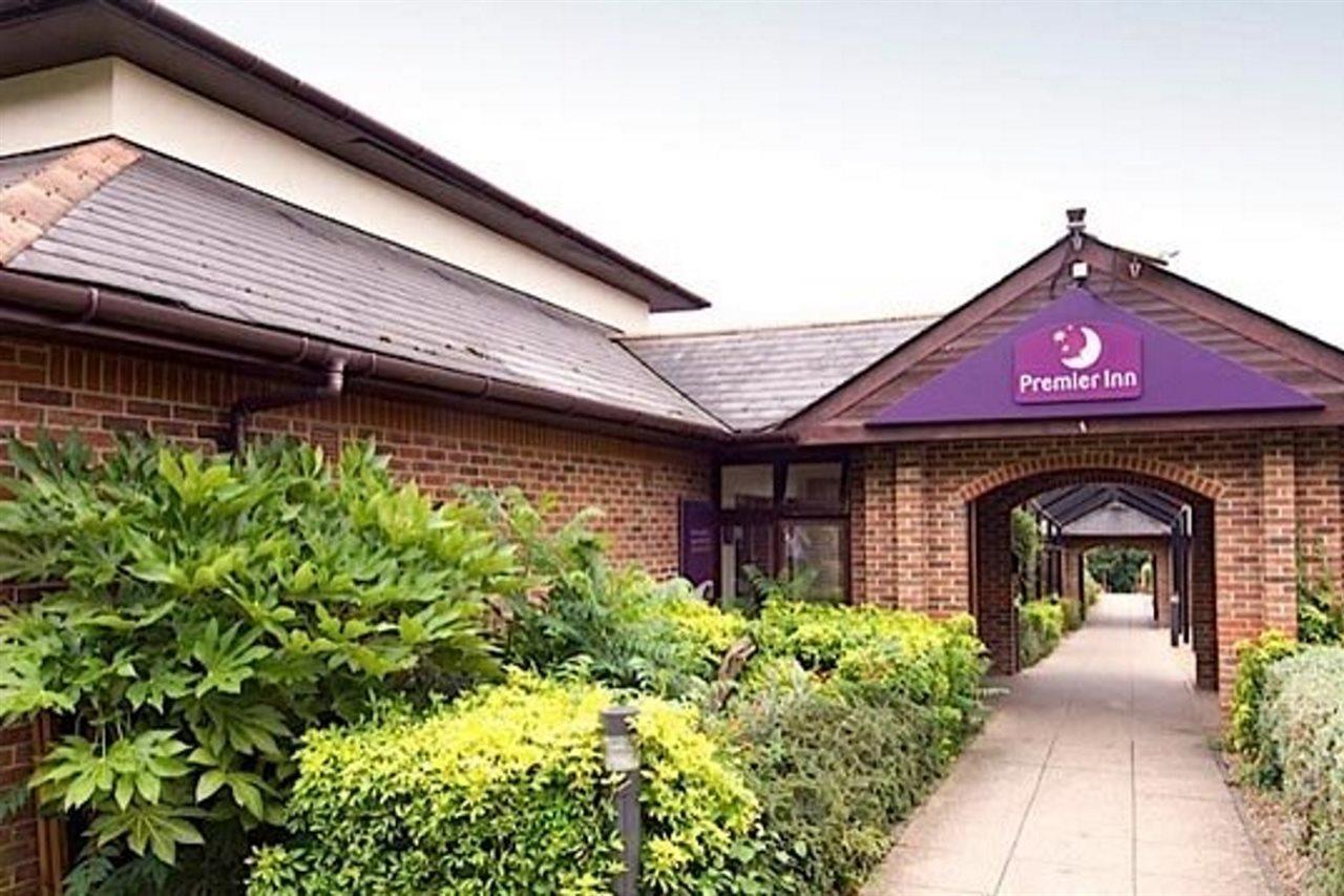 Premier Inn High Wycombe/Beaconsfield Exterior foto